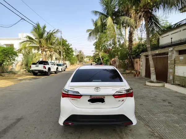 toyota-corolla-altis-16cc-model-2019nov-original-b2b-white-color-big-3