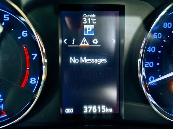 toyota-corolla-altis-16cc-model-2019nov-original-b2b-white-color-big-8