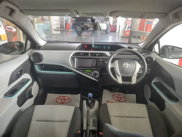 toyota-aqua-s-push-start-model-201215-big-4