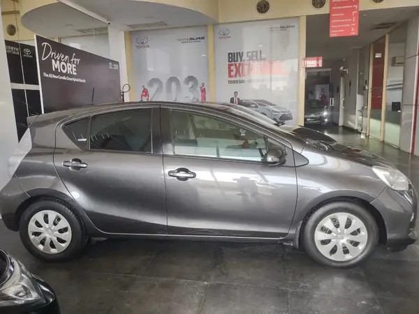toyota-aqua-s-push-start-model-201215-big-1