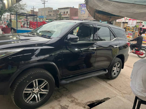 toyota-fortuner-27-g-big-3
