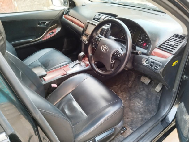 toyota-premio-f-15-big-6