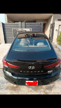 hyundai-elantra-big-1
