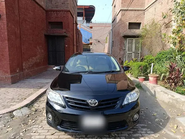 toyota-corolla-altis-x-manual-16-big-0