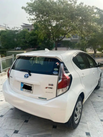 toyota-aqua-s-2015-big-3