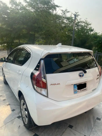 toyota-aqua-s-2015-big-2