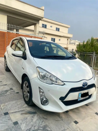 toyota-aqua-s-2015-big-1