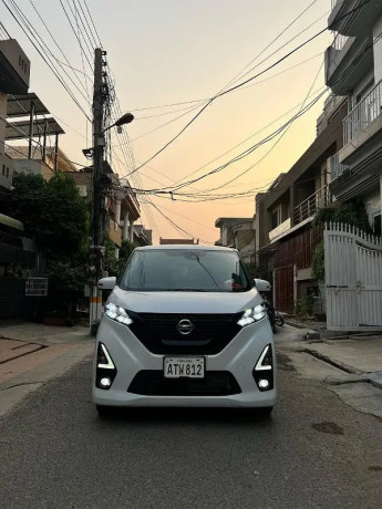 nissan-dayz-highway-star-2022-big-1