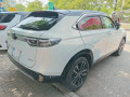 honda-vezel-2023-small-3