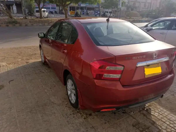 honda-city-aspire-2015-big-2