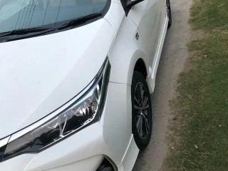 toyota-corolla-altis-grande-x-cvt-i-18-black-interior