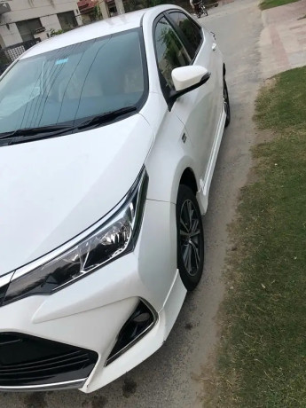 toyota-corolla-altis-grande-x-cvt-i-18-black-interior-big-0