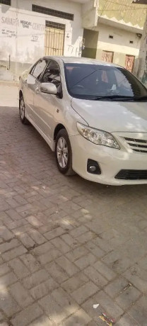toyota-corolla-altis-2013-big-10