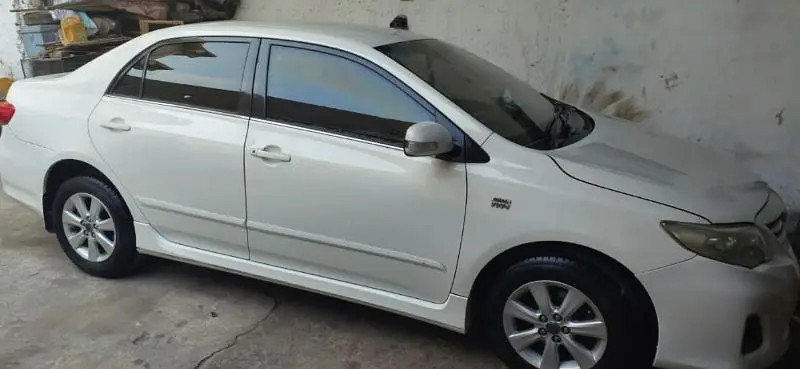 toyota-corolla-altis-2013-big-2