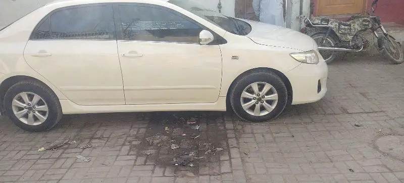 toyota-corolla-altis-2013-big-3