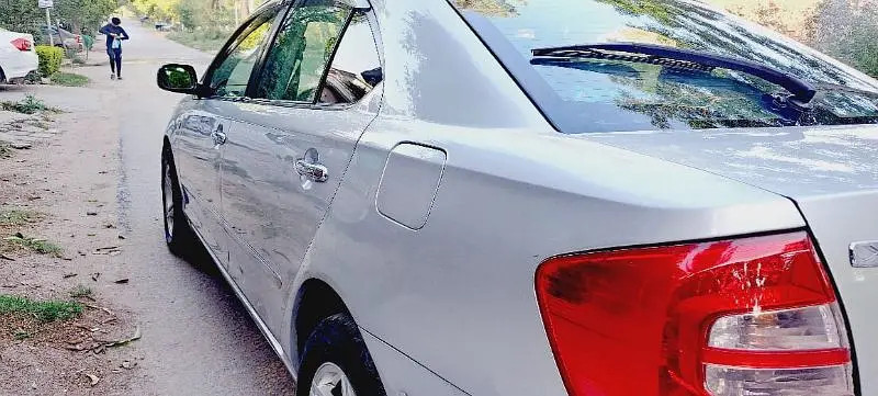 toyota-premio-2006-big-5