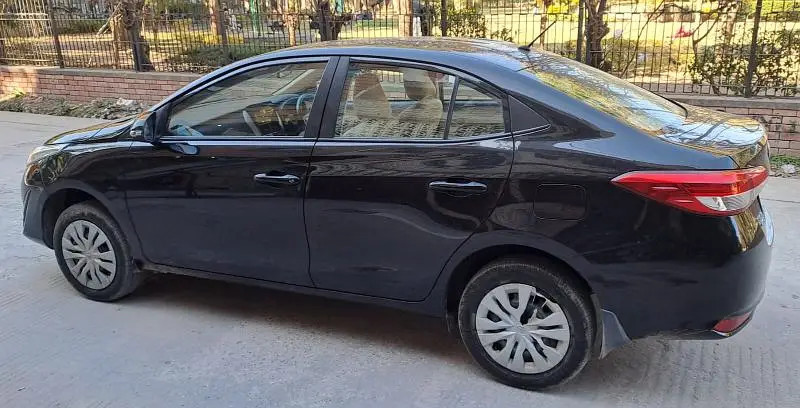 toyota-yaris-2024-gli-cvt-immobilizer-key-big-3