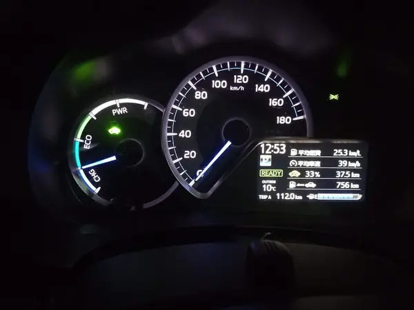 toyota-vitz-hybrid-2018-big-2
