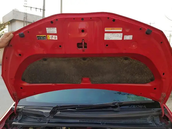 toyota-vitz-hybrid-2018-big-13