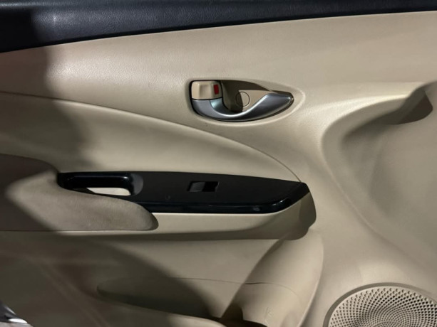 toyota-yaris-sedan-ativ-cvt-13-big-1