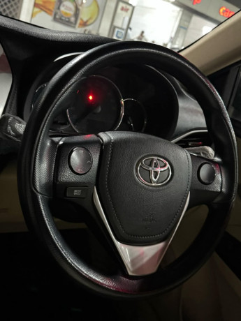toyota-yaris-sedan-ativ-cvt-13-big-4