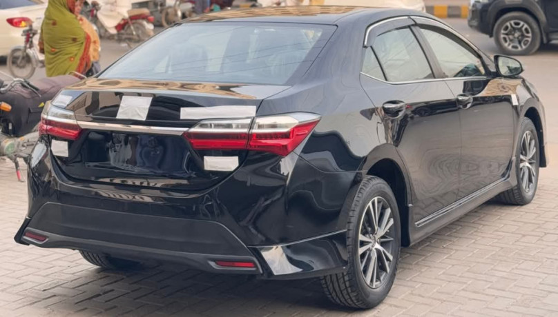 toyota-corolla-altis-grande-x-cvt-i-18-black-interior-big-2