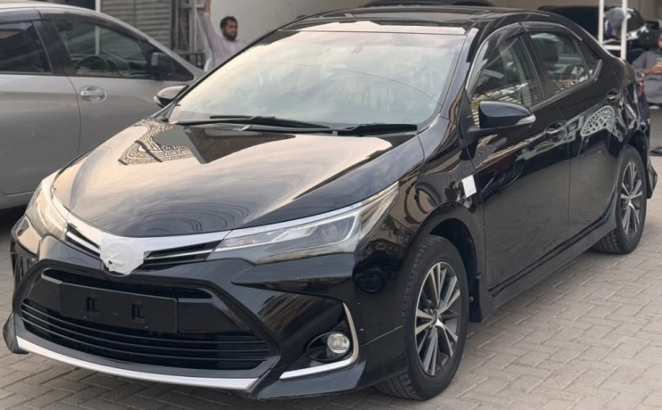 toyota-corolla-altis-grande-x-cvt-i-18-black-interior-big-1