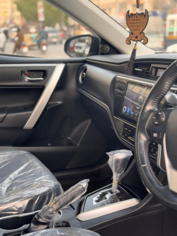 toyota-corolla-altis-grande-x-cvt-i-18-black-interior-big-9