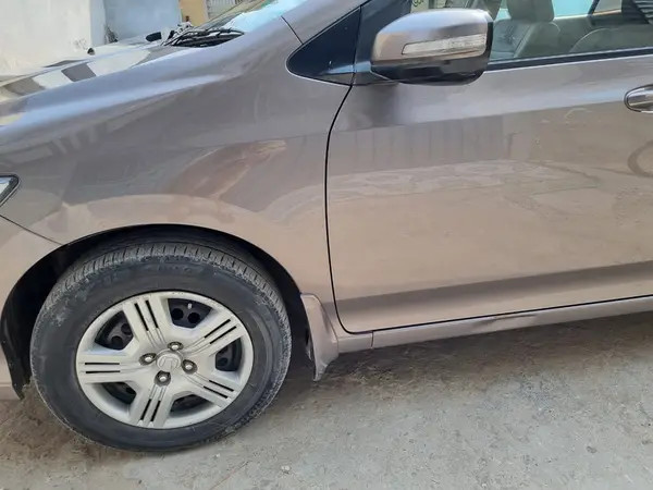 honda-city-ivtec-2015-model-big-5