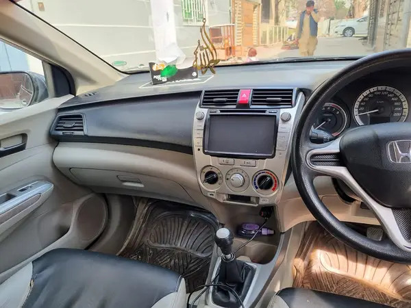 honda-city-ivtec-2015-model-big-8
