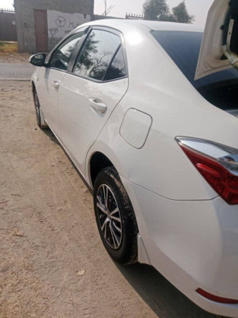 toyota-corolla-altis-x-manual-16-big-5