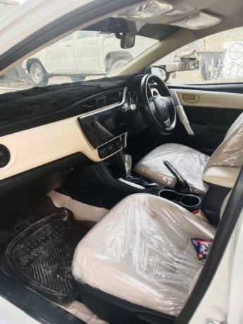 toyota-corolla-altis-x-manual-16-big-3