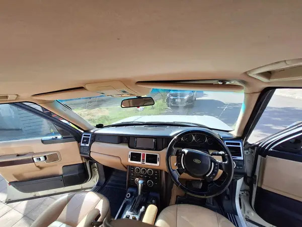 range-rover-vogue-2004-model-big-9