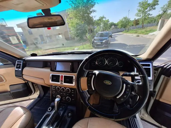 range-rover-vogue-2004-model-big-11