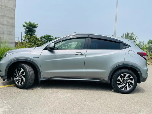 honda-vezel-2014-2017-big-3