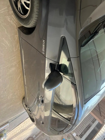 toyota-prius-2011-big-8