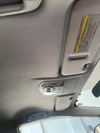 toyota-prius-2011-big-11