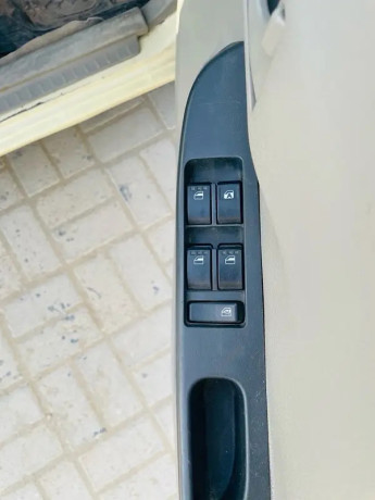 daihatsu-mira-2012-big-11