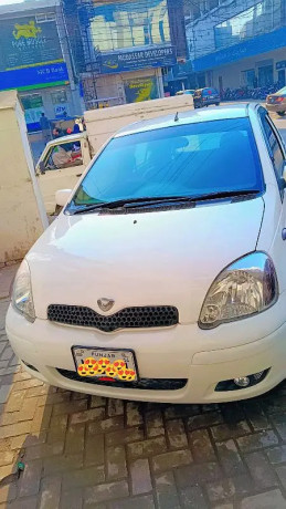 toyota-vitz-2014-big-9