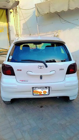 toyota-vitz-2014-big-6