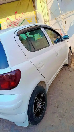 toyota-vitz-2014-big-10