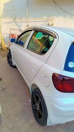 toyota-vitz-2014-big-7