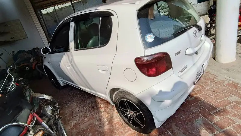 toyota-vitz-2014-big-1