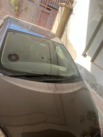 toyota-prius-2011-big-5