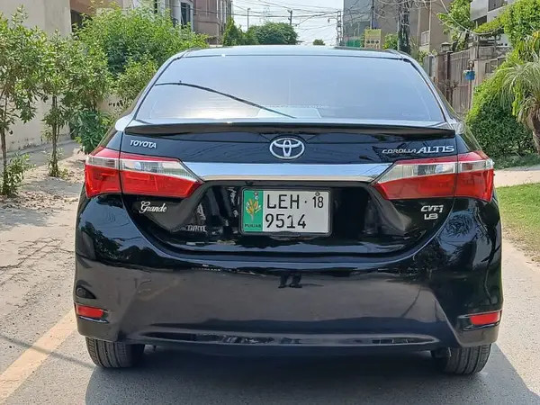 toyota-corolla-altis-grande-x-cvt-i-18-beige-interior-big-2