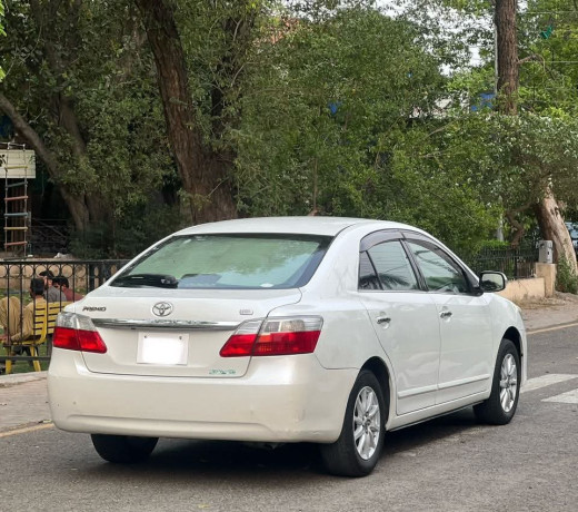 toyota-premio-f-15-big-5