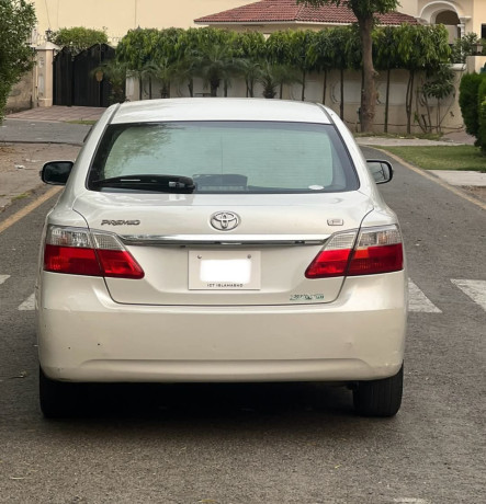 toyota-premio-f-15-big-7