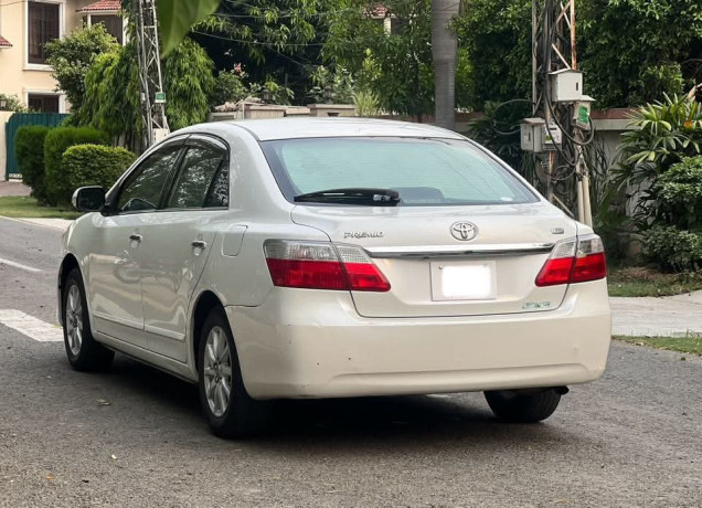 toyota-premio-f-15-big-6