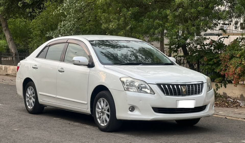 toyota-premio-f-15-big-2