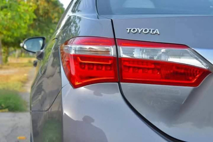toyota-corolla-altis-x-manual-16-big-2